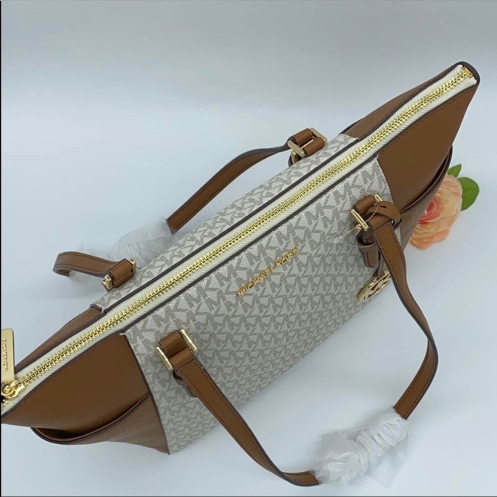 MICHAEL KORS CHARLOTTE LARGE TOP ZIP TOTE VANILLA - Picture 13 of 15